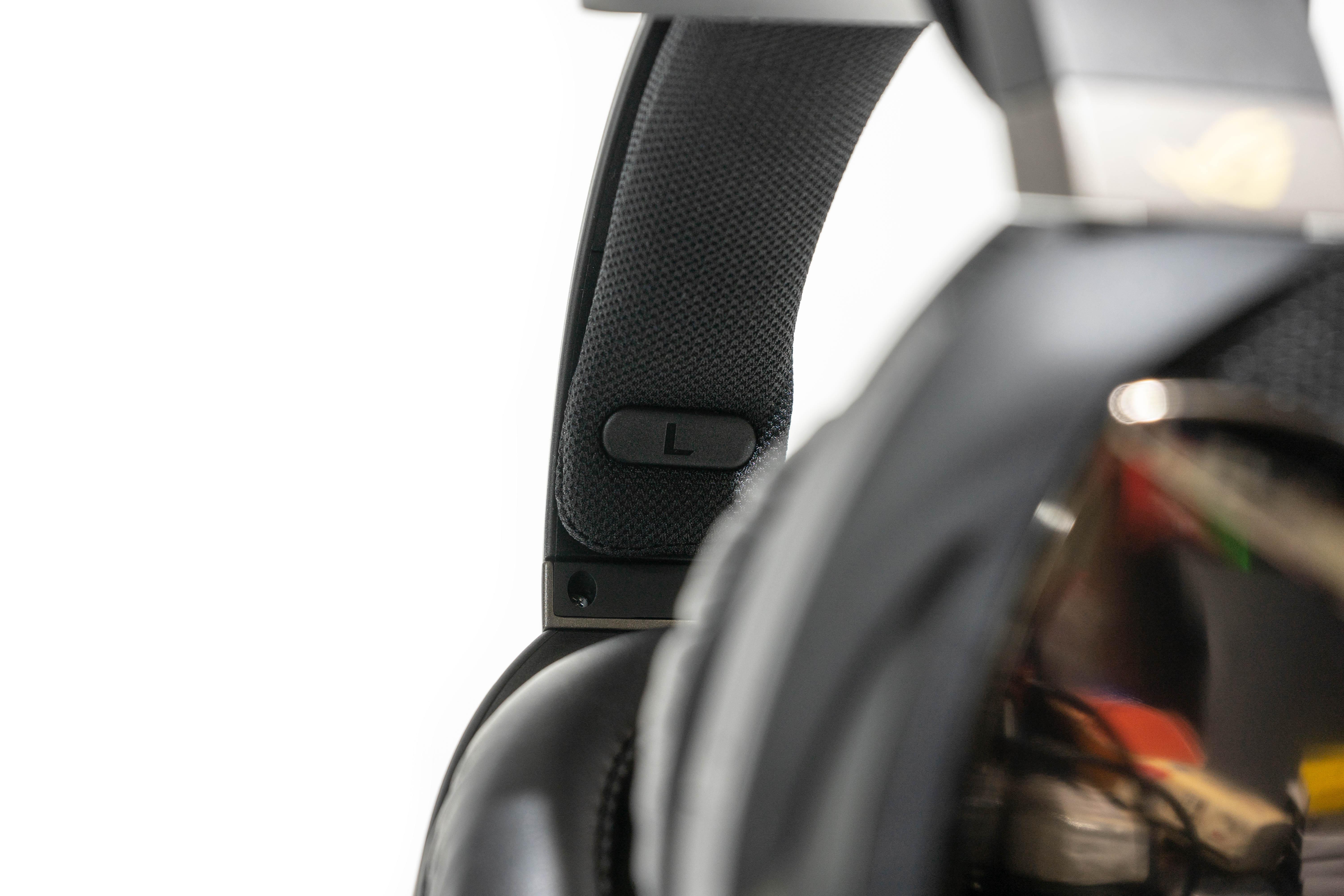 Walking Into A Virtual World Asus Rog Strix Fusion 700 Gaming Headset Review Epic Pc