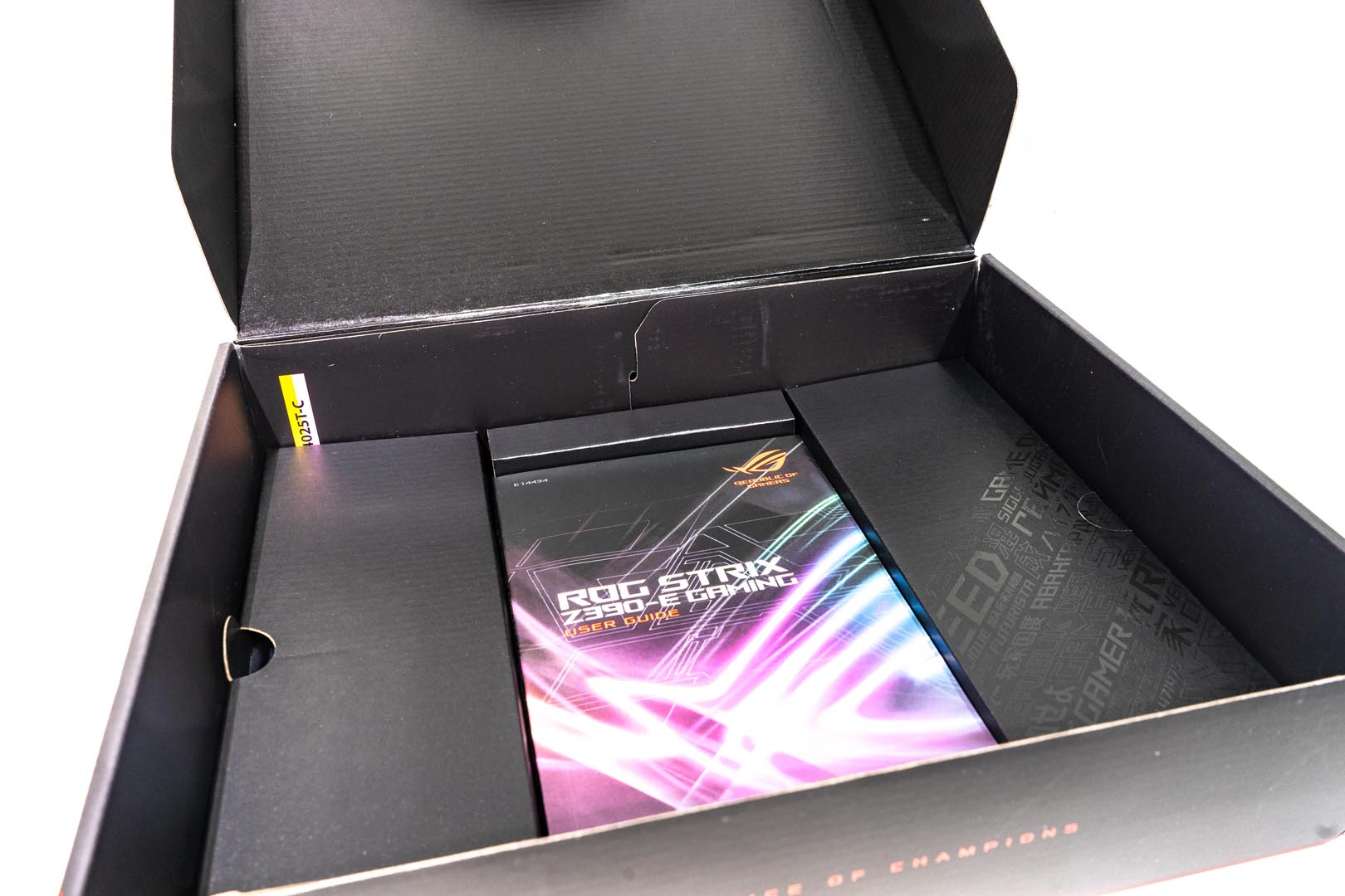 ENHANCE THE ROG POWER! THE NEW STRIX Z390-E UNBOX | EPIC PC